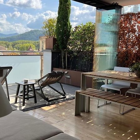 Apartamento Ático de diseño con terraza en el centro de Olot Exterior foto