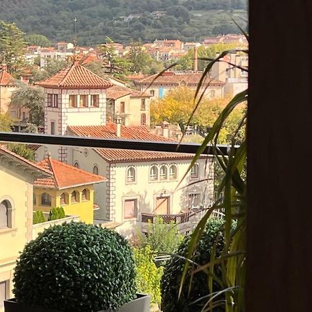 Apartamento Ático de diseño con terraza en el centro de Olot Exterior foto