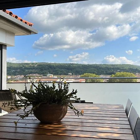 Apartamento Ático de diseño con terraza en el centro de Olot Exterior foto