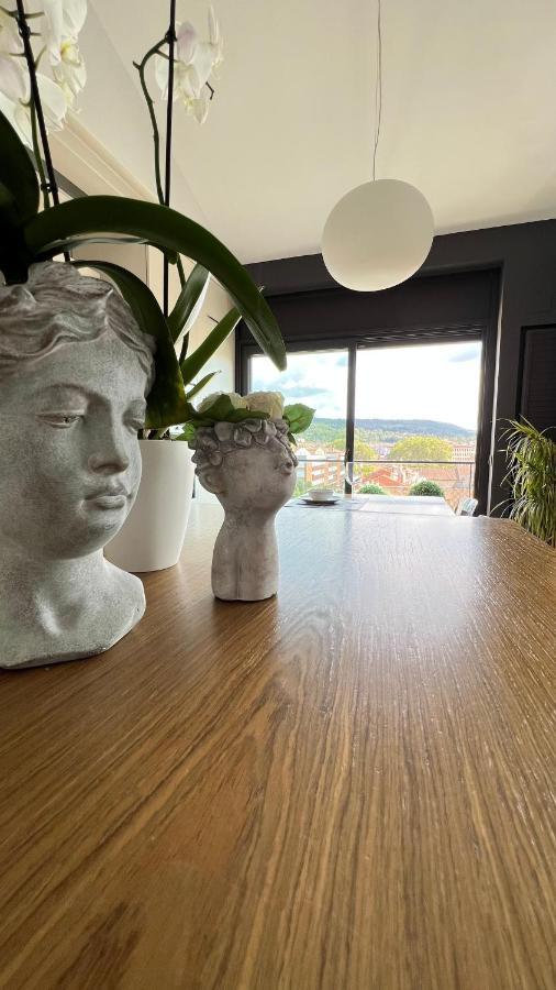 Apartamento Ático de diseño con terraza en el centro de Olot Exterior foto