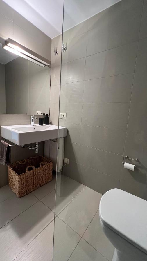 Apartamento Ático de diseño con terraza en el centro de Olot Exterior foto