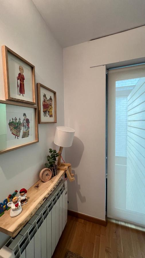 Apartamento Ático de diseño con terraza en el centro de Olot Exterior foto
