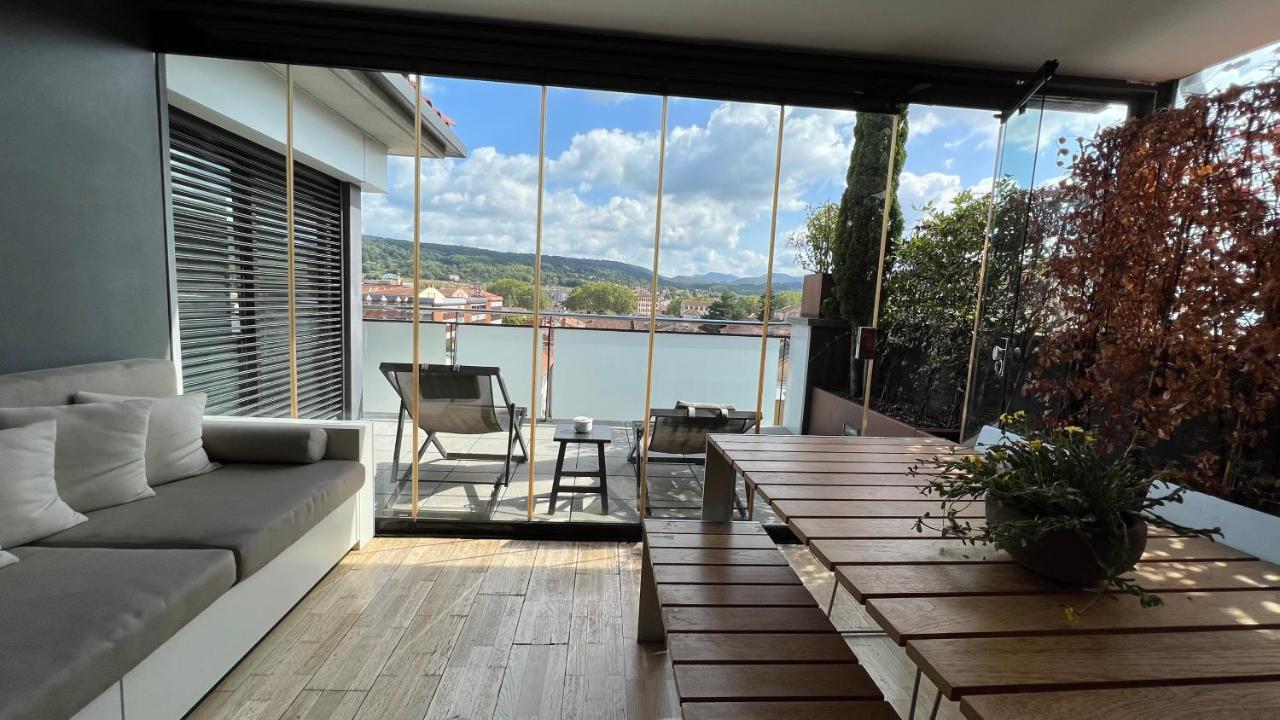 Apartamento Ático de diseño con terraza en el centro de Olot Exterior foto