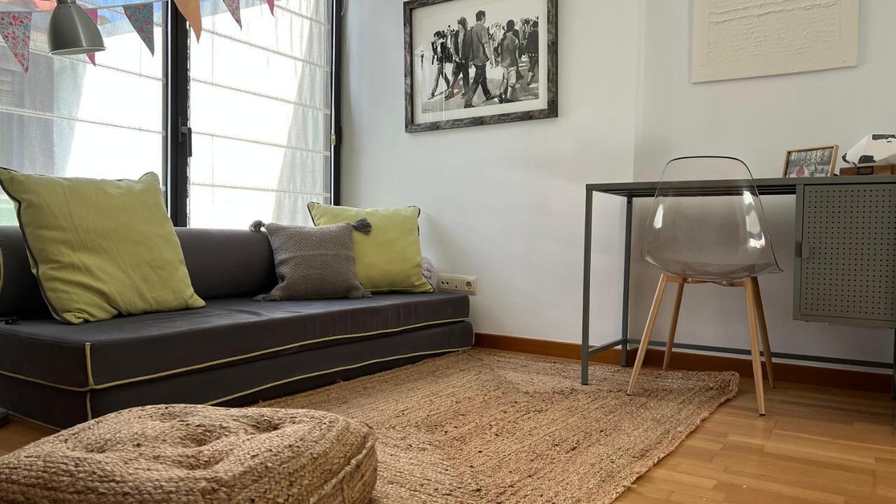 Apartamento Ático de diseño con terraza en el centro de Olot Exterior foto
