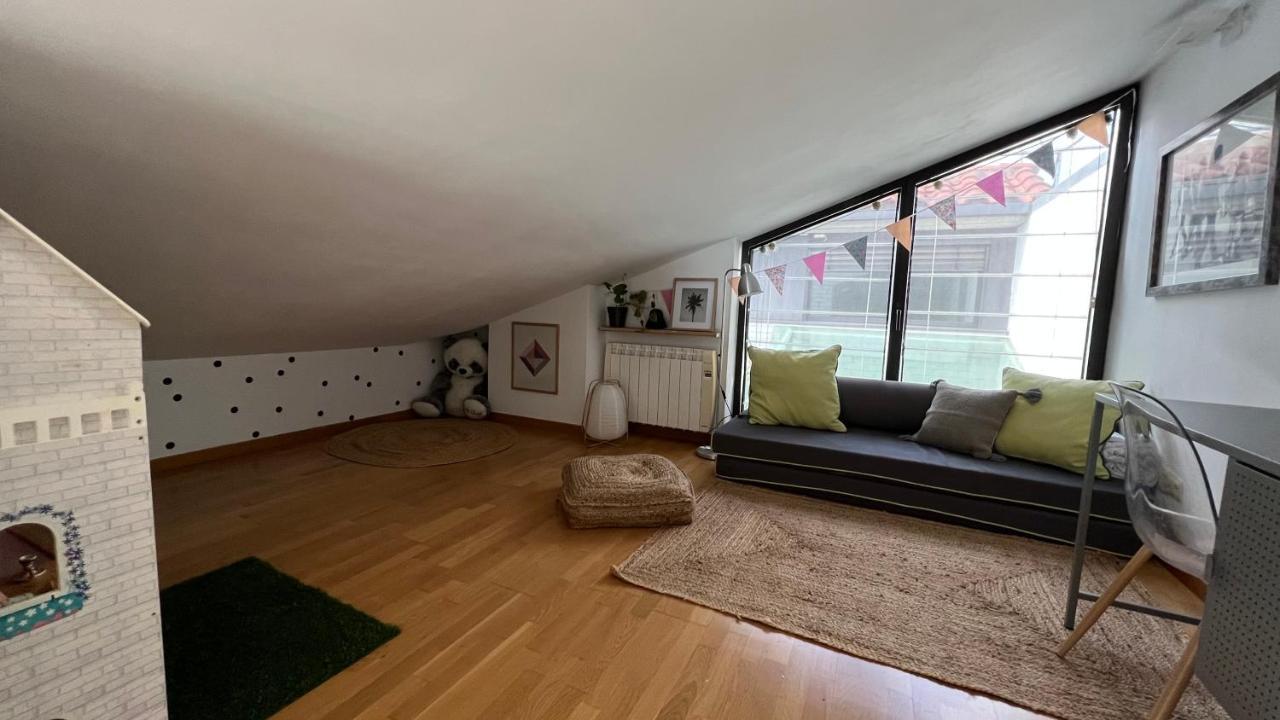 Apartamento Ático de diseño con terraza en el centro de Olot Exterior foto