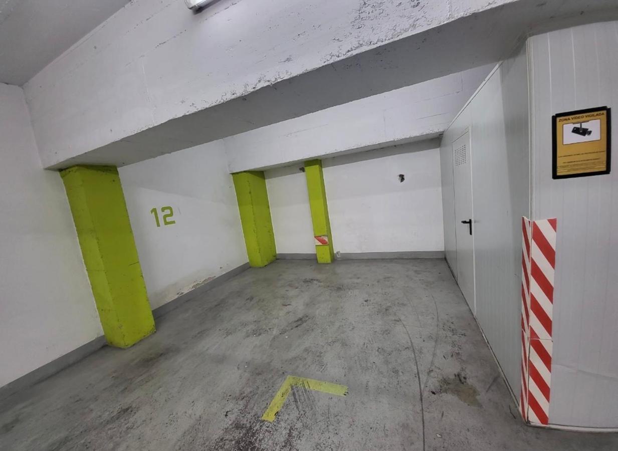 Apartamento Ático de diseño con terraza en el centro de Olot Exterior foto